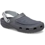 Zuecos Crocs modelo Yukon Vista II, color gris oscuro, con parte superior de piel sintética vegana, correa ajustable en el talón con cierre de gancho y bucle, y plantilla de espuma LiteRide para mayor comodidad.