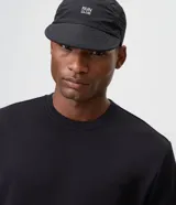 Remera deportiva de manga corta y cuello redondo para hombre, de color marrón, confeccionada con tecnología dry de alta transpirabilidad.