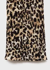 Vestido largo de tejido plisado con estampado de leopardo, cuello en V y mangas largas acampanadas.