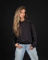 Sweater tejido de lurex color fucsia con logo bordado en el frente.