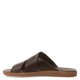 Sandalias tipo chancleta de hombre, color marrón oscuro, con capellada de cuero graso trenzado y perforado, y suela de goma color caramelo.