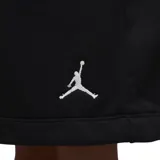 Short Nike Jordan Brooklyn Fleece de color negro, confeccionado en tejido de felpa, con cintura elástica ajustable mediante cordón y el logo Jumpman bordado en contraste en la pierna izquierda.
