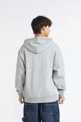 Campera canguro Quiksilver color gris melange con cierre frontal completo, capucha con cordón ajustable, bolsillos tipo canguro y pequeño logo bordado en el pecho.