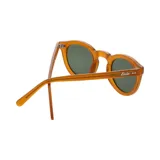 Lentes de sol Indie modelo Etna, con montura redonda color ámbar y lentes polarizadas color verde.