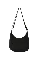 Bandolera de nailon color negro, con cierre frontal y correa ajustable.
