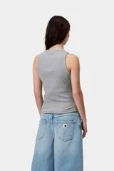 Musculosa negra de punto acanalado, con diseño de espalda deportiva y calce al cuerpo.