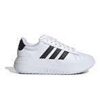 Championes Adidas Grand Court Platform de diseño urbano con plataforma. Presentan una parte superior sintética de color blanco con las icónicas tres tiras laterales en negro y detalle en el talón. Incorporan tecnología Cloudfoam en la plantilla y mediasuela para mayor amortiguación y comodidad.