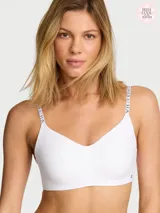 Bralette inalámbrico Victoria's Secret color blanco, con escote pronunciado, tirantes ajustables con logo estampado y microfibra suave con tejido transpirable.