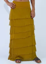 Pollera larga de viscosa color beige con diseño de múltiples capas y volados superpuestos de terminación rústica deshilachada.