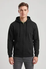 Campera deportiva con capucha y cierre frontal completo, confeccionada en algodón y poliéster. Presenta bolsillos tipo canguro, puños y ruedo acanalados, y cordones ajustables en la capucha.