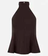 Blusa marrón oscuro con cuello halter y corte peplum, ajustada al cuerpo con pences frontales.