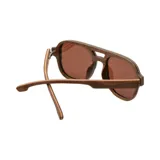 Lentes de sol estilo aviador con armazón de madera en dos tonos de marrón y lentes marrones.
