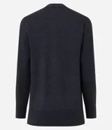 Cardigan de punto color negro con escote en V, cierre frontal con botones, mangas largas con puños acanalados y bolsillos frontales funcionales.