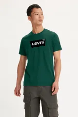 Remera de hombre Levi's de algodón color verde con logo de la marca estampado en el pecho.