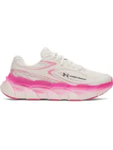 Championes Under Armour modelo W HB Runner 2, de color beige con detalles en fucsia, diseño con suela chunky y capellada de malla transpirable.