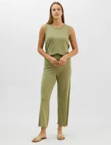 Pantalón tejido de corte recto y diseño fluido, color amarillo, con cintura ancha elastizada.