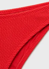 Braga de bikini roja de tejido de canalé con tiro alto y forro interior.