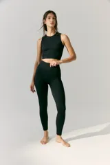 Calza larga tejida de morley color negro, sin costuras, con logo R11 en la cintura trasera a contratono.