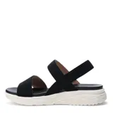 Sandalias de mujer con tiras elásticas negras y base de goma blanca con diseño texturizado.