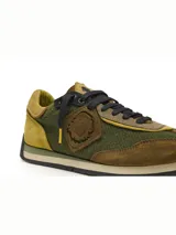 Championes urbanos Satorisan modelo Enso, confeccionados en una combinación de fieltro y sarga en tonos verde oliva, marrón y mostaza. Presentan un diseño de corte bajo con cordones negros y suela de goma con franjas de colores.