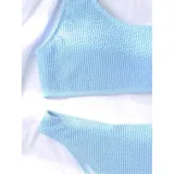 Bikini de dos piezas con textura acanalada, color amarillo. El top es de diseño asimétrico de un solo hombro y la parte inferior es de corte vedetina.