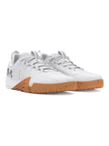 Championes Under Armour TriBase Reign 6 para hombre, color blanco con suela marrón. Diseñados para entrenamiento, con tres puntos de contacto con el suelo y parte superior segura.