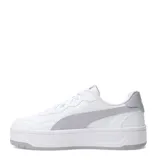Championes urbanos Puma modelo Court Lally Skye, de plataforma, color blanco con detalles en gris claro. Presentan el logo de la marca en el lateral y en la lengüeta.