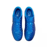 Championes de fútbol Nike Tiempo Legend 10 Academy para césped sintético, color verde menta con detalles en violeta y negro. Presenta el logo de la marca en el lateral y suela con tapones de goma para mayor tracción.