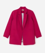 Blazer sastre de corte alargado y diseño minimalista sin botones. Presenta cuello con solapas clásicas, mangas largas y bolsillos laterales tipo vivo. Confeccionado en tejido estructurado con forro interior.