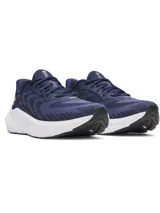 Championes de running Under Armour Turbulence 3, color azul marino con entresuela blanca. Presentan parte superior de malla de doble capa transpirable y amortiguación Charged+ para mayor reactividad y confort.