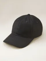 Gorra de gabardina color azul marino con logo bordado en el frente.