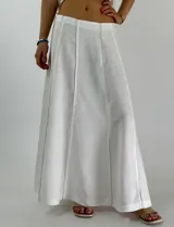 Pollera larga blanca de lino con corte en A y paneles verticales.