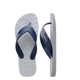 Sandalias tipo ojota Havaianas modelo Track, color negro con detalle de logo en color rojo en las tiras. Presentan una suela con diseño de relieve en zigzag y textura antideslizante.