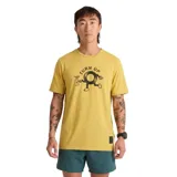 Remera Roark Mathis Core color amarillo mostaza, de manga corta y cuello redondo, con estampa frontal en negro con la leyenda "Turn Up".