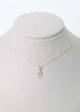 Cadena de plata 925 con dije en forma de gota con piedra luna.