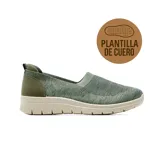 Championes deportivos Korium Confort modelo Babette, color verde, de tejido tipo knit con refuerzo en el talón y suela track en tono beige claro.