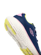 Championes de running Umbro Emma para mujer, de color azul marino con detalles en rosado, amarillo y suela blanca.