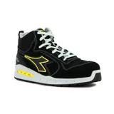 Championes de seguridad tipo bota de caña media, color negro con detalles en amarillo y blanco. Presentan cordones claros, suela con tecnología de amortiguación visible y diseño robusto.