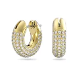 Par de aros tipo argolla con baño en tono dorado y cristales blancos engarzados con técnica pavé.