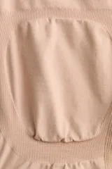 Culotte de tiro alto con efecto moldeador en cintura y caderas, y efecto push-up en glúteos. Confeccionado en tejido de punto suave con refuerzo interior y diseño de costuras mínimas para mayor comodidad.