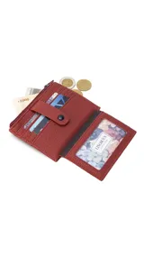 Tarjetero color verde agua con presilla frontal y múltiples ranuras para tarjetas. Incluye un bolsillo con cierre para monedas o billetes.