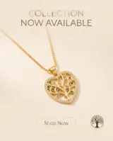 Collar de bronce dorado con cadena fina y dije en forma de corazón con diseño de árbol de la vida, rodeado de microzirconias blancas y piedras de colores en las hojas.