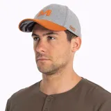 Gorro gris con visera naranja, con logo de la marca en cuero en el lateral y letra "M" naranja en el frente.