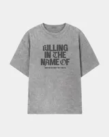 Remera gris con efecto acid wash y diseño oversize. Presenta un estampado frontal con la inscripción "KILLING IN THE NAME OF" y la frase "NOW YOU DO WHAT THEY TOLD YA".