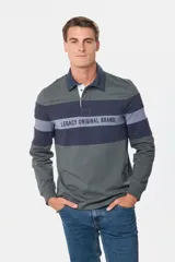 Remera polo de manga larga con cuello clásico de denim, diseño a rayas horizontales en azul marino, gris y blanco, y bordado con la leyenda "Legacy Original Brand".