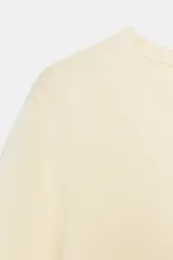 Jersey de punto de manga corta con cuello redondo, a rayas horizontales blancas y negras.