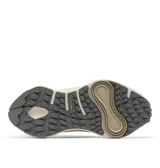 Championes de trail running Columbia modelo Konos Trillium ATR, color beige con detalles en gris oscuro. Presentan una suela con tacos de alta tracción, entresuela de espuma Techlite+ para amortiguación reactiva y sistema Navic Fit para mayor estabilidad.