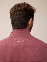 Buzo de abrigo azul melange con cierre frontal completo, cuello alto y bolsillos laterales, confeccionado en mezcla de algodón y poliéster.