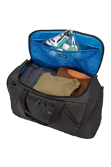 Bolso de mano Thule Crossover 2 Duffel de 44 litros, color negro, con diseño ergonómico y perfil delgado. Cuenta con múltiples compartimentos organizadores, sistema PowerPocket para cables, bolsillo acolchado para tablet de hasta 11 pulgadas, manijas acolchadas y correa para hombro desmontable.