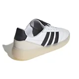 Championes Adidas modelo Copa Premiere, de estilo urbano inspirado en el fútbol. Presentan una capellada de cuero blanco con las icónicas tres tiras laterales en negro, lengüeta plegable con logo y suela de goma traslúcida.